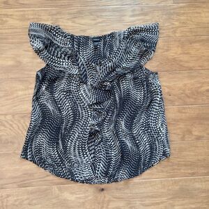 Torrid Blouse Size 0/0X/L Ruffle Front Cap Sleeve Sheer Black/Beige Print